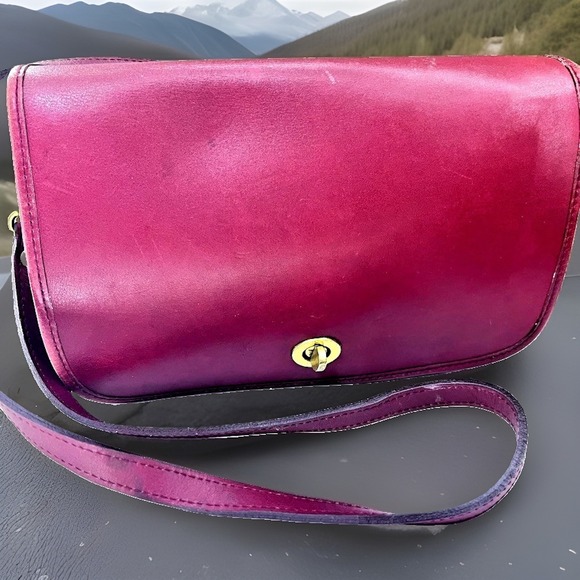 Hunt Club Handbags - Vtg Hunt Club Leather Burgundy Crossbody Bag Turn Lock Brass ~ 7x10.5x2" ~ MINT